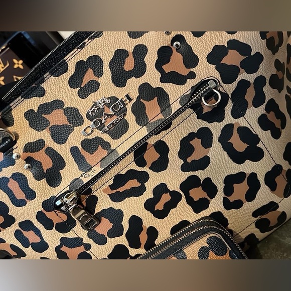 Coach tote and double zip wallet - Picture 2 of 9